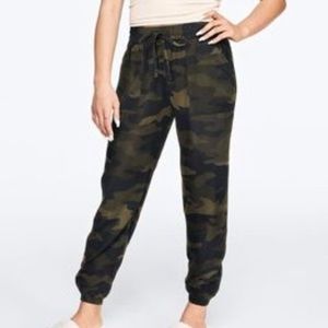 VS Pink Easy Lightweight Jogger - Camo